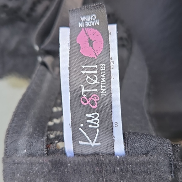 Kiss And Tell Bra - Picture 5 of 7
